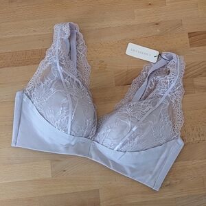 NWT UNDERSTANCE - UpLift Wireless Plunge Lace Bra